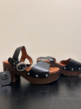 Load image into Gallery viewer, Nine West Sandals Womens 6
