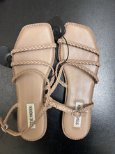 Load image into Gallery viewer, Steve Madden Sandals Womens 7.5
