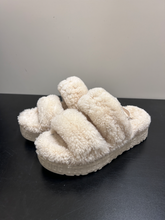 Load image into Gallery viewer, Uggs Casual Shoes Womens 8
