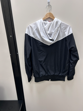 Load image into Gallery viewer, Nike Outerwear Size Medium
