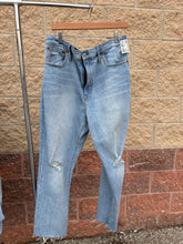 Load image into Gallery viewer, Madewell Denim Size 13/14 (32)
