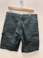Load image into Gallery viewer, Levi Shorts Size Large
