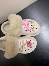 Load image into Gallery viewer, Crocs Casual Shoes Womens 7
