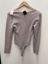 Load image into Gallery viewer, Abercrombie &amp; Fitch Long Sleeve Top Size Small
