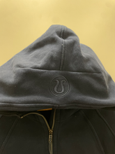 Load image into Gallery viewer, Lulu Lemon Sweatshirt Size Medium
