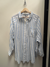 Load image into Gallery viewer, Aerie Long Sleeve Top Size Medium

