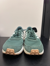 Load image into Gallery viewer, Adidas Womens Athletic Shoes Womens 7
