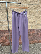 Load image into Gallery viewer, Lulu Lemon Athletic Pants Size 5/6 (28)
