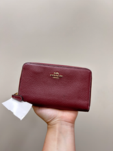 Load image into Gallery viewer, Coach Purse
