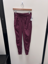 Load image into Gallery viewer, Lululemon Athletic Pants Size Small
