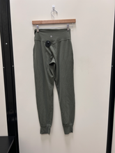 Load image into Gallery viewer, Lululemon Athletic Pants Size 3/4 (27)
