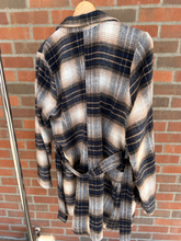 Load image into Gallery viewer, Fashion Nova Outerwear 1X Large
