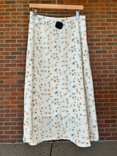 Load image into Gallery viewer, Dazy Long Skirt Size Extra Large
