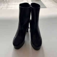 Load image into Gallery viewer, H &amp; M Boots Womens 7.5
