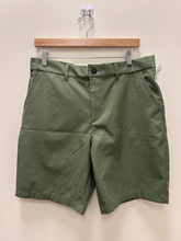 Load image into Gallery viewer, 32 Cool Athletic Shorts Size Medium
