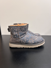 Load image into Gallery viewer, Uggs Boots Womens 10
