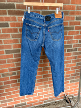 Load image into Gallery viewer, Levi Denim Size 7/8 (29)
