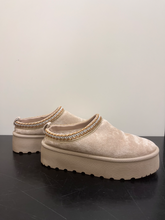 Load image into Gallery viewer, Casual Shoes Womens 8.5
