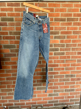 Load image into Gallery viewer, Levi Denim Size 30
