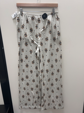 Load image into Gallery viewer, American Eagle Pants Size Medium
