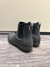 Load image into Gallery viewer, Uggs Boots Womens 6.5
