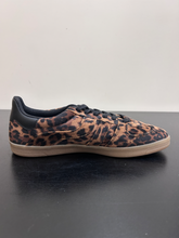 Load image into Gallery viewer, H &amp; M Mens Athletic Shoes Womens 9
