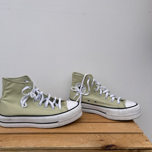 Converse Casual Shoes Womens 7.5