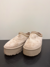 Load image into Gallery viewer, Casual Shoes Womens 8.5
