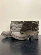 Load image into Gallery viewer, Rocket Dog Boots Womens 9.5
