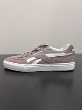 Load image into Gallery viewer, Reebok Mens Athletic Shoes Mens 9
