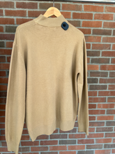 Load image into Gallery viewer, Sweater Size Large
