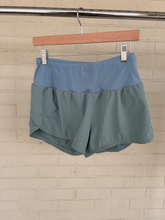 Load image into Gallery viewer, Athletic Shorts Size Medium
