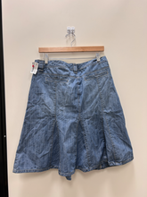 Load image into Gallery viewer, Short Skirt Size 11/12
