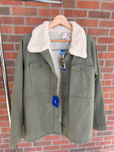 Load image into Gallery viewer, Hang Ten Heavy Outerwear Size Large
