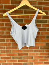 Load image into Gallery viewer, Lulu Lemon Athletic Top Size Medium
