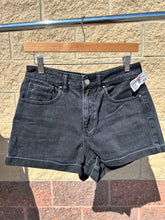 Load image into Gallery viewer, Pac Sun Shorts Size 3/4
