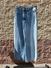 Load image into Gallery viewer, Bdg Denim Size 1/2 (26)
