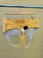 Load image into Gallery viewer, Lulu Lemon Sports Bra Size Extra Large
