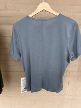 Load image into Gallery viewer, Lulu Lemon Athletic Top Size Large
