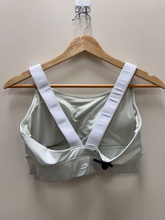 Load image into Gallery viewer, Sports Bra Size Medium

