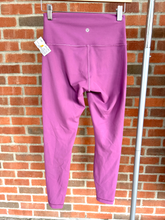 Load image into Gallery viewer, Lulu Lemon Athletic Pants Size 3/4 (27)
