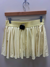 Load image into Gallery viewer, Aritzia Athletic Skort Size Medium
