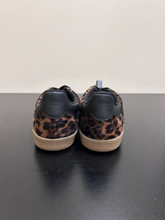 Load image into Gallery viewer, H &amp; M Mens Athletic Shoes Womens 9
