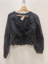 Load image into Gallery viewer, Abercrombie &amp; Fitch Long Sleeve Top Size Extra Small
