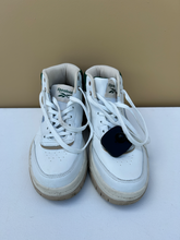 Load image into Gallery viewer, Reebok Casual Shoes Womens 8
