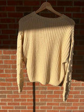 Load image into Gallery viewer, Moon &amp; Madison Sweater Size Small
