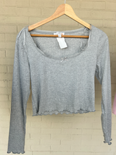Load image into Gallery viewer, Short Sleeve Top Size Large
