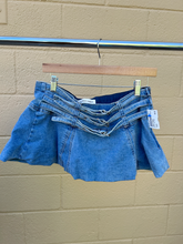 Load image into Gallery viewer, Almost Famous Short Skirt Size Large
