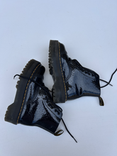 Load image into Gallery viewer, Dr Martens Boots Womens 6
