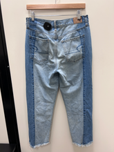 Load image into Gallery viewer, American Eagle Denim Size 7/8 (29)
